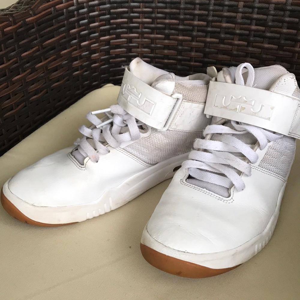 Lebron james all white Nike Shoe